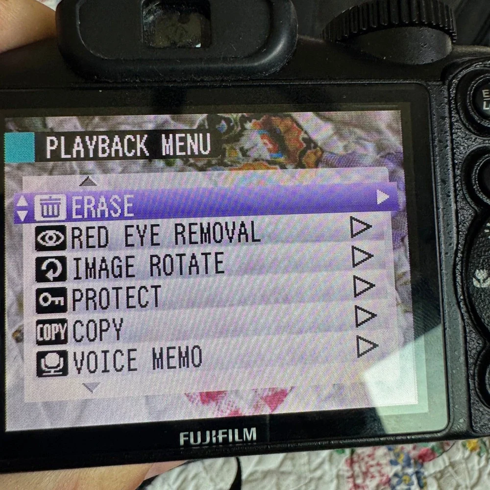 Fujifilm FinePix S1800 12MP Digital Camera 18x Optical Zoom Bundle With Bag Y2K